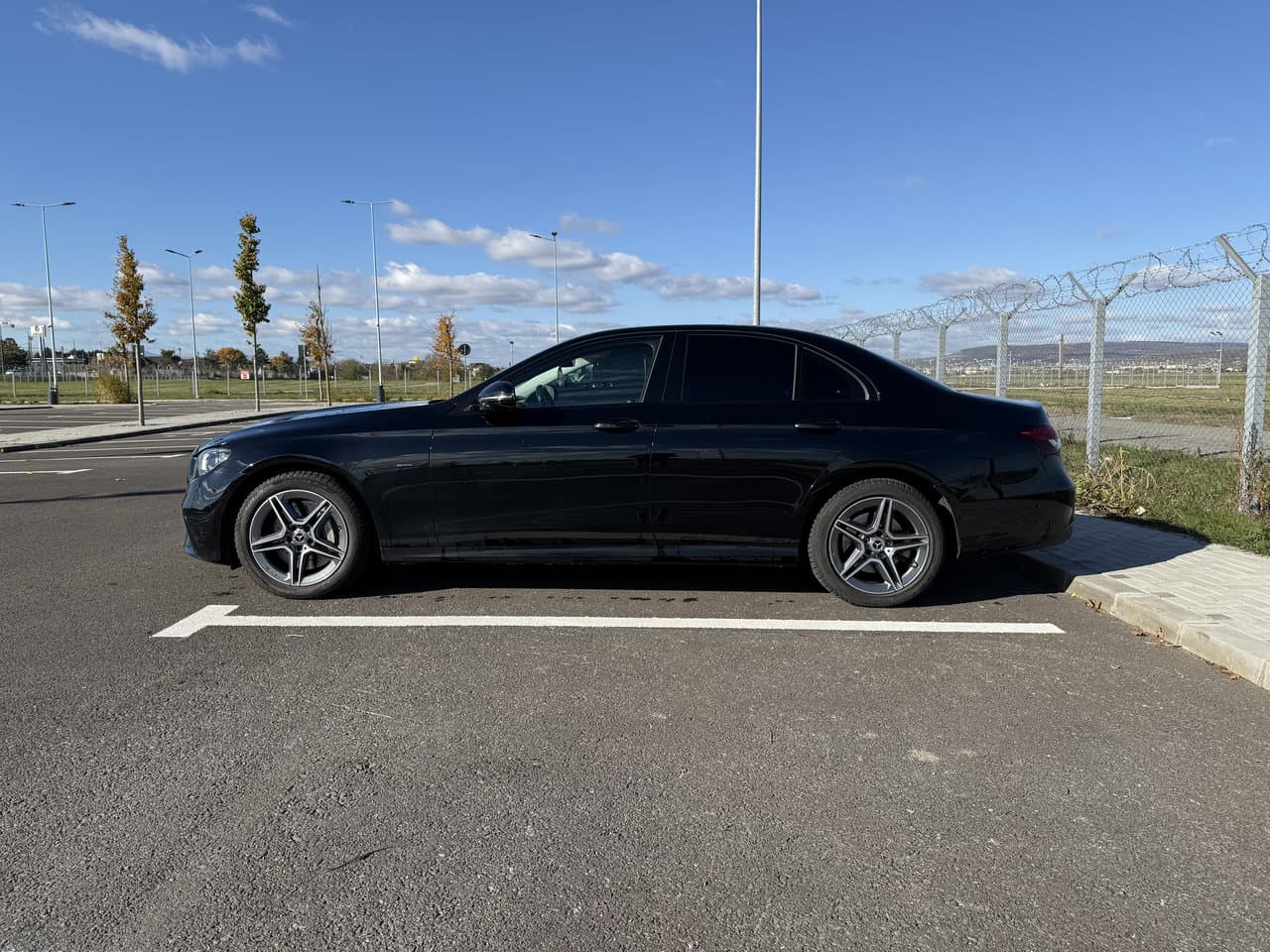 Mercedes E 300DE 2023 - Image 4