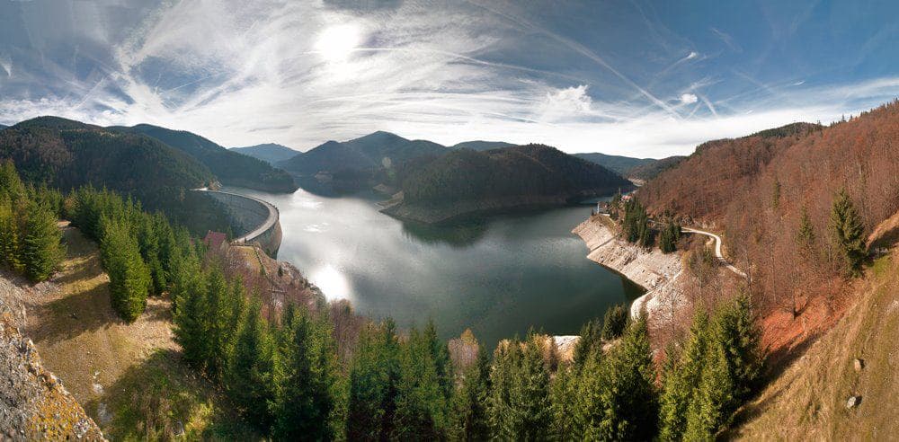 Top 5 Trasee Turistice lângă Cluj: Experiențe Premium la Volanul unei Mașini de Închiriat