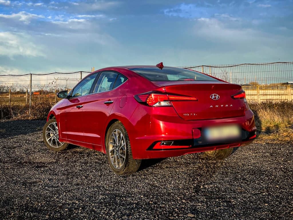 Hyundai Elantra 2020 - Image 3