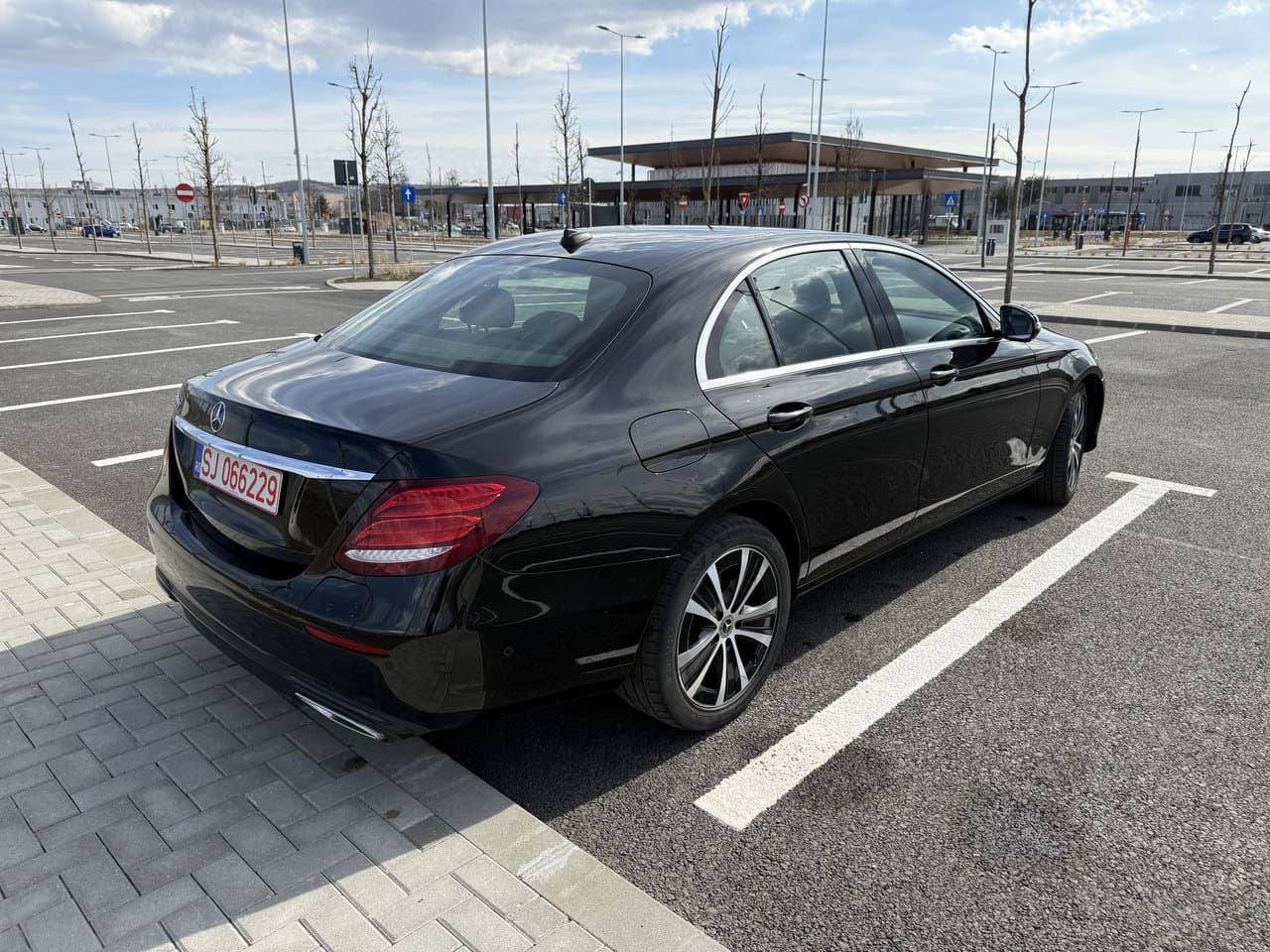 Mercedes E 300DE 2020 - Image 3